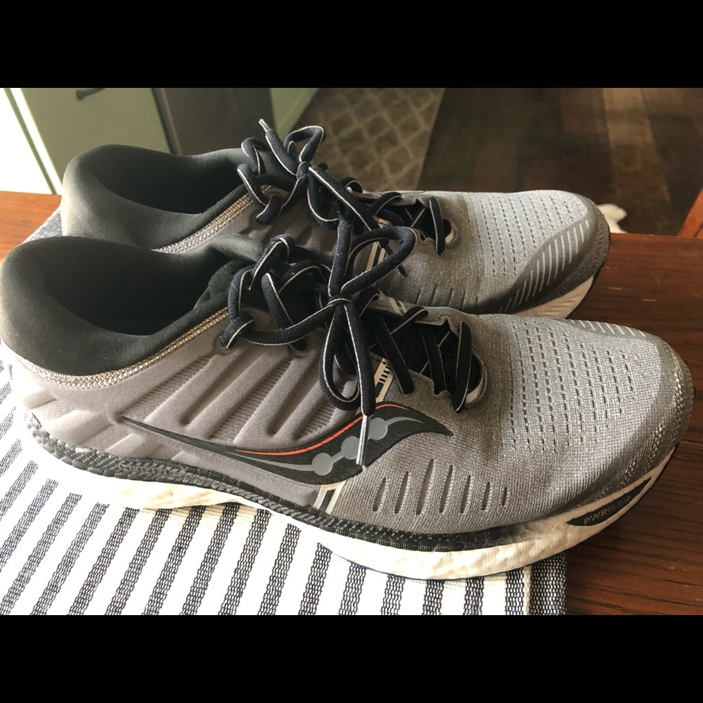 Men’s Sauscony form fit